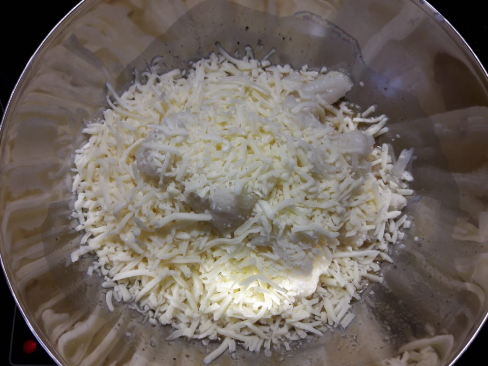 Low Carb: Blumenkohl-Käse-Taler – Freunde kochen für Freunde